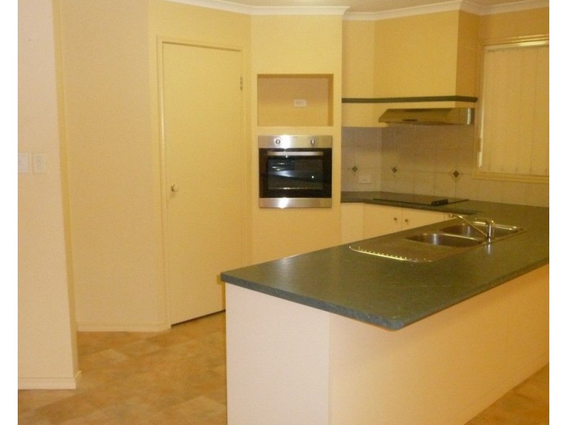 2 Jake Court, Middle Ridge QLD 4350
