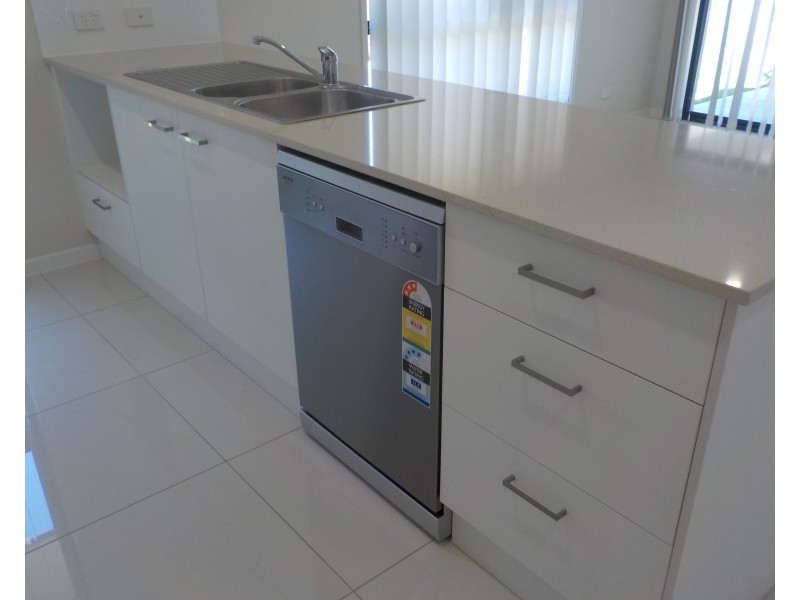 1/4 Wongalee Place, Cambooya QLD 4358