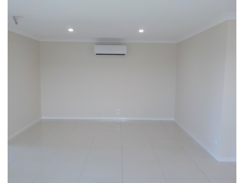 1/4 Wongalee Place, Cambooya QLD 4358