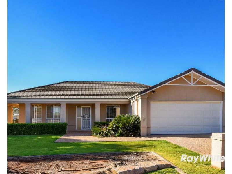 296 Ramsay Street, Middle Ridge QLD 4350