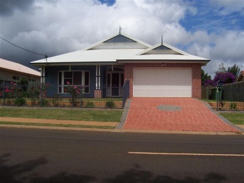 142 Spring Street, Middle Ridge QLD 4350