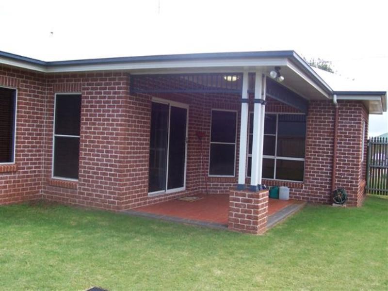 142 Spring Street, Middle Ridge QLD 4350