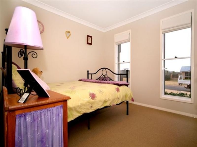 16 Nioka Drive, Highfields QLD 4352