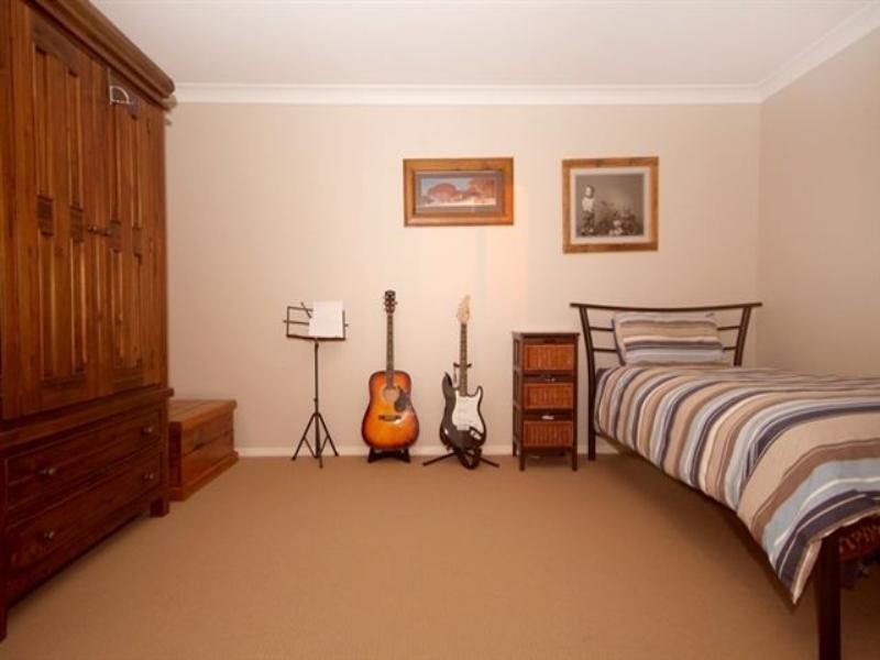 16 Nioka Drive, Highfields QLD 4352