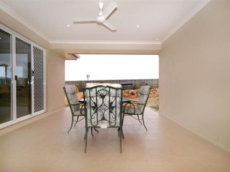 16 Nioka Drive, Highfields QLD 4352