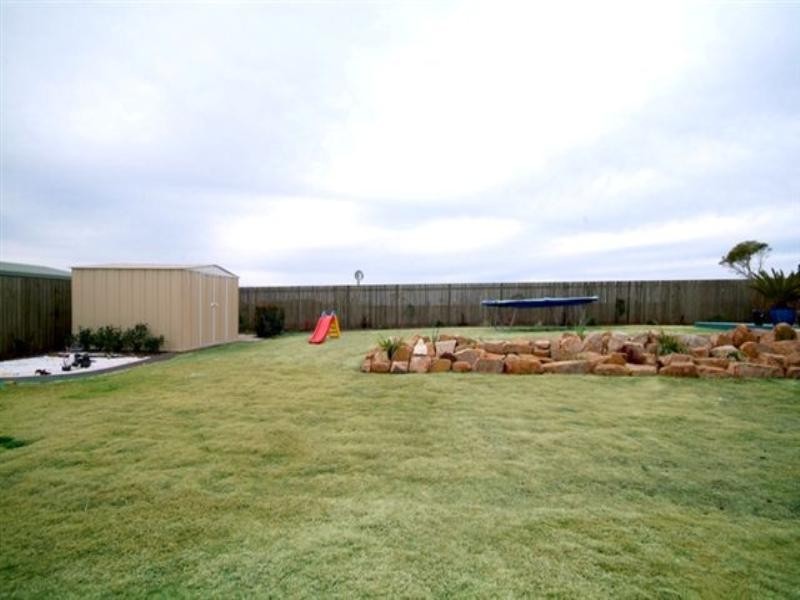 16 Nioka Drive, Highfields QLD 4352