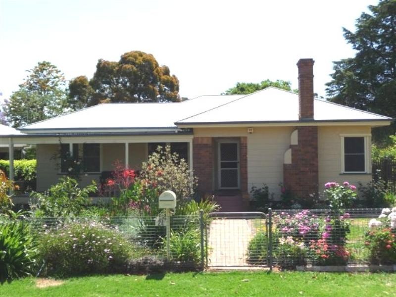 24 Lydwin Crescent, East Toowoomba QLD 4350