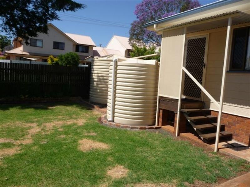 24 Lydwin Crescent, East Toowoomba QLD 4350