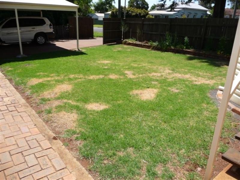 24 Lydwin Crescent, East Toowoomba QLD 4350