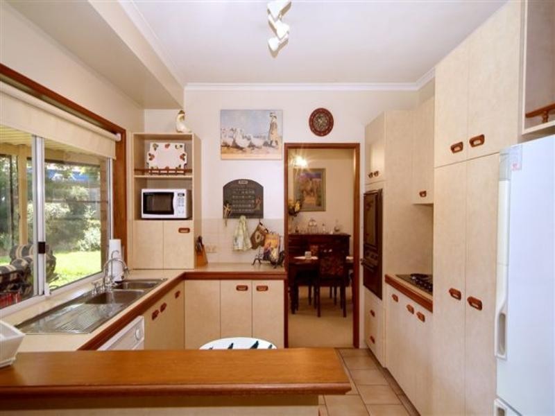 2 Radiata Court, Darling Heights QLD 4350