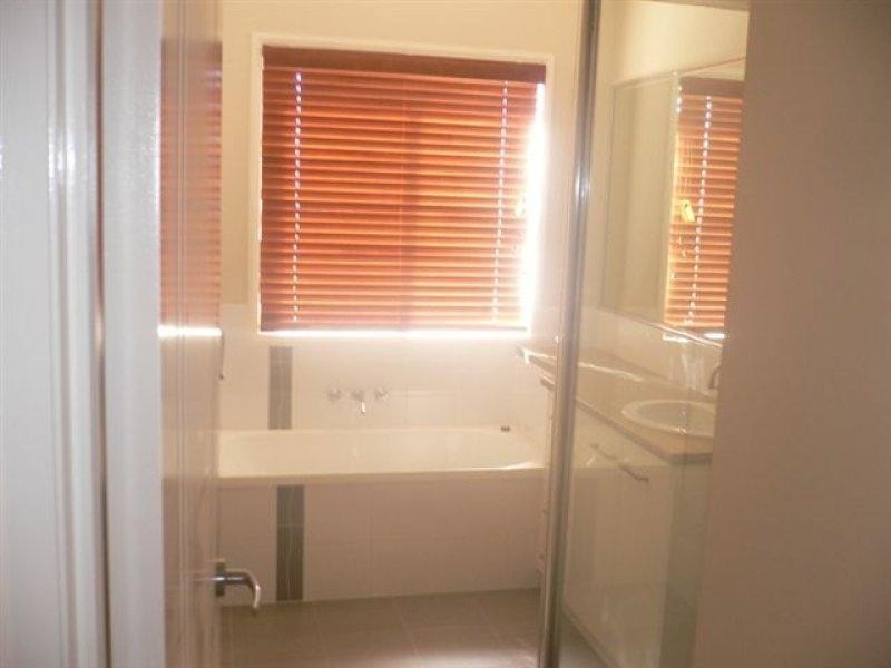 3/13 Sambar Court, Kearneys Spring QLD 4350