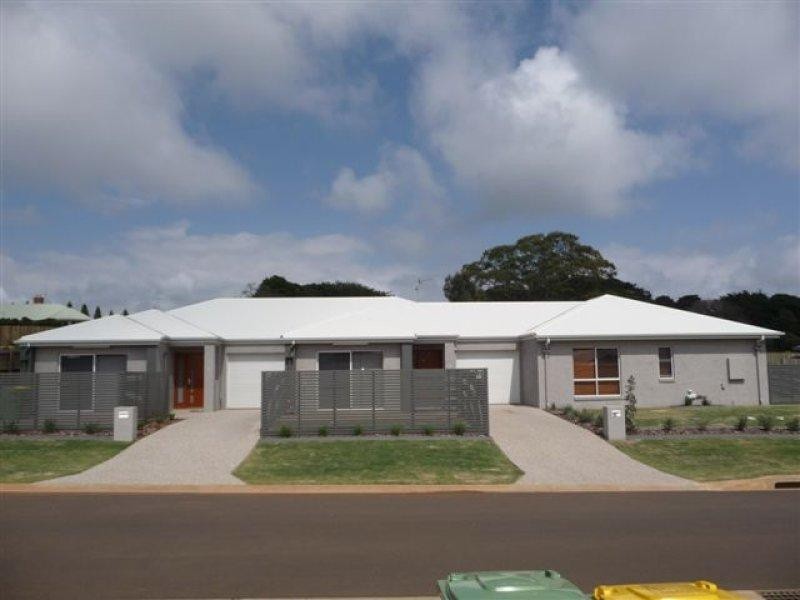 1/13 Sambar Court, Kearneys Spring QLD 4350