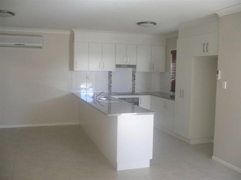 1/13 Sambar Court, Kearneys Spring QLD 4350