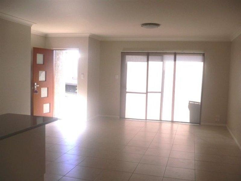 1/13 Sambar Court, Kearneys Spring QLD 4350