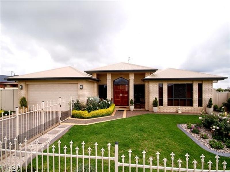 7 Nioka Drive, Highfields QLD 4352