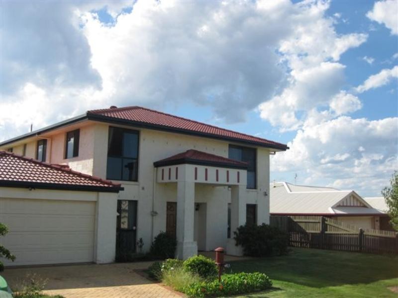 7 Barton Street, Middle Ridge QLD 4350