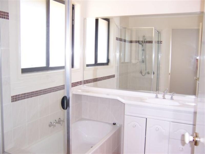 7 Barton Street, Middle Ridge QLD 4350