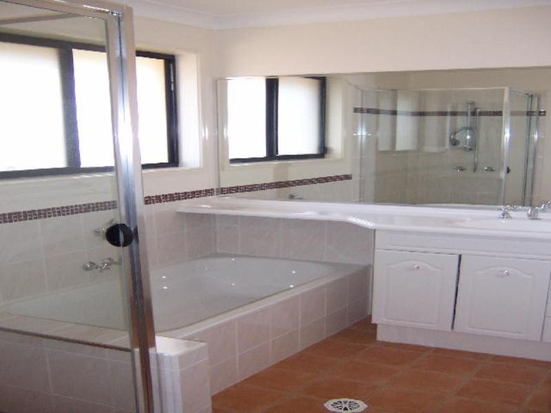 7 Barton Street, Middle Ridge QLD 4350