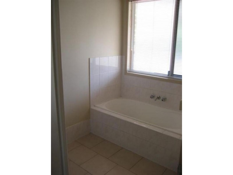 4 Hanna Court, Westbrook QLD 4350