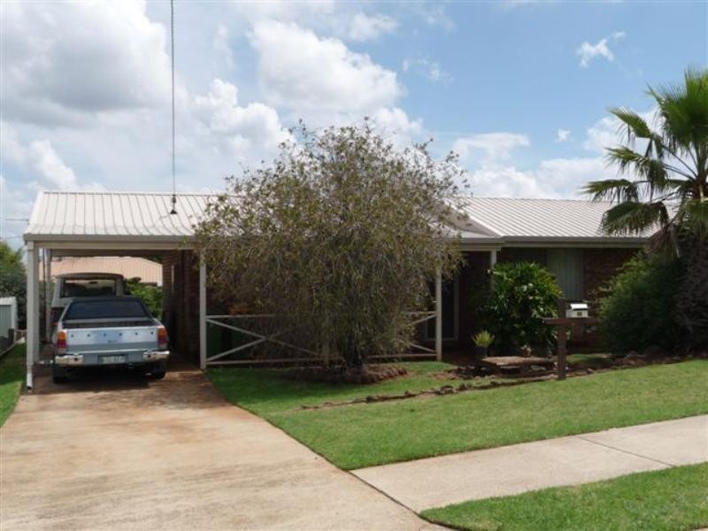 8a Traminer Drive, Wilsonton QLD 4350