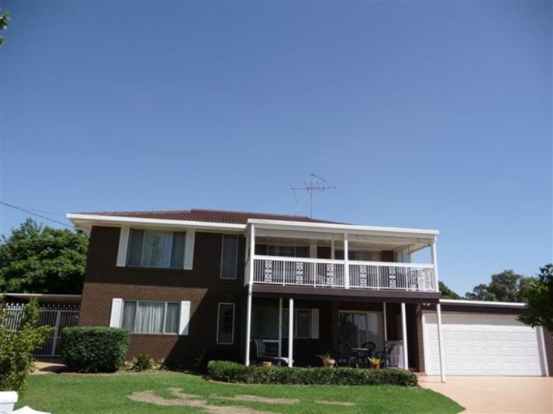 7 Bagot Street, Centenary Heights QLD 4350