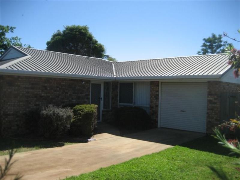 27 Gainsborough Drive, Glenvale QLD 4350