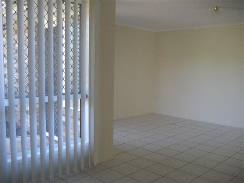 27 Gainsborough Drive, Glenvale QLD 4350