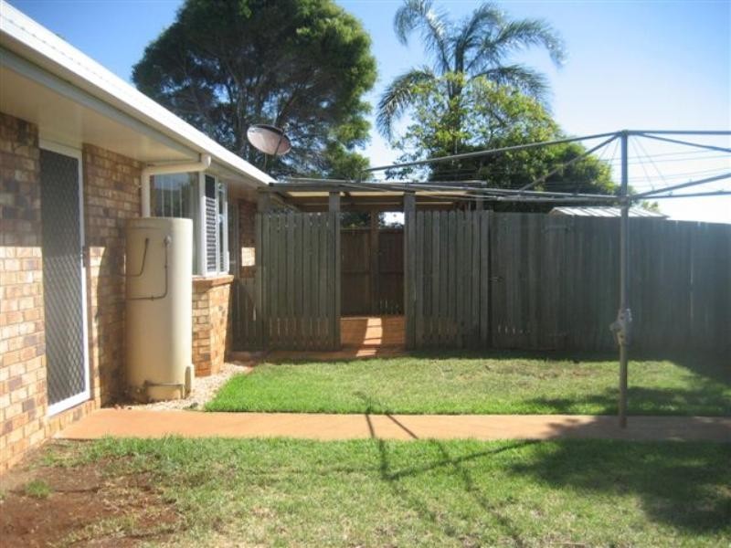 27 Gainsborough Drive, Glenvale QLD 4350