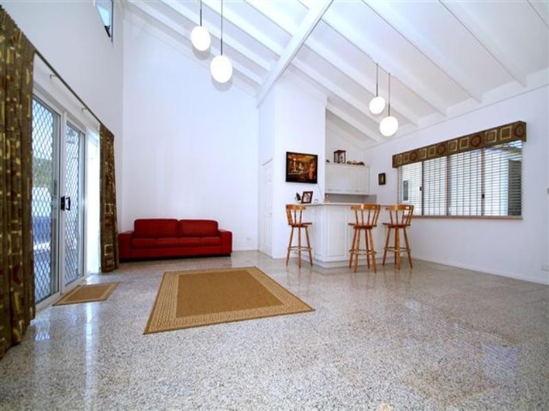 8 Harvey Road, Glenvale QLD 4350