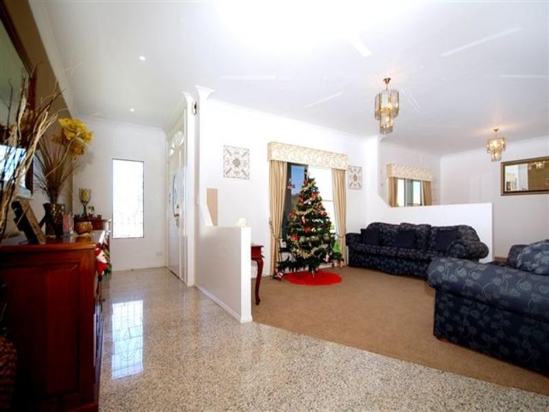 8 Harvey Road, Glenvale QLD 4350