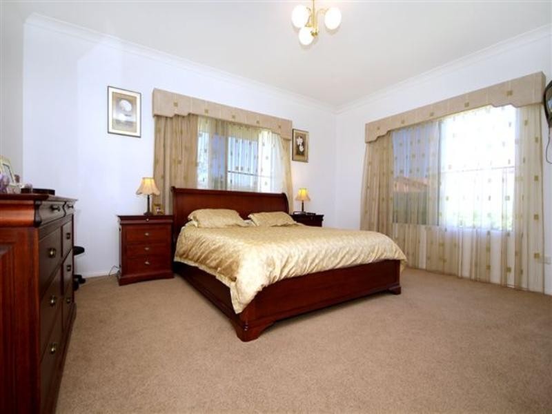 8 Harvey Road, Glenvale QLD 4350