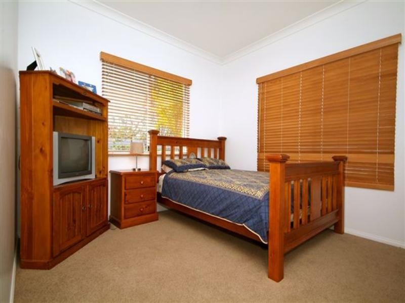 8 Harvey Road, Glenvale QLD 4350