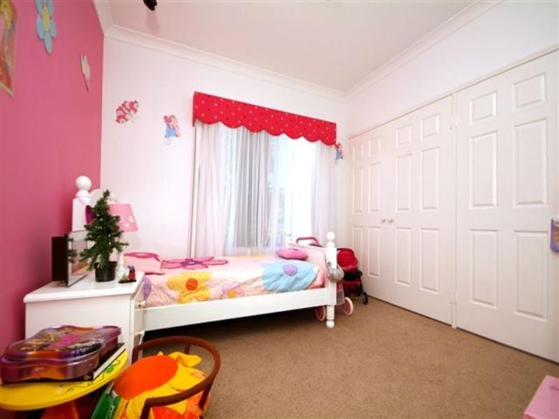 8 Harvey Road, Glenvale QLD 4350