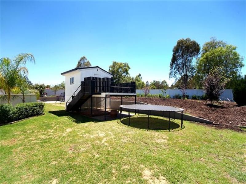 8 Harvey Road, Glenvale QLD 4350