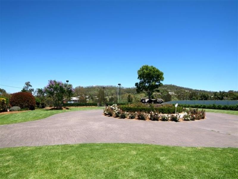 8 Harvey Road, Glenvale QLD 4350