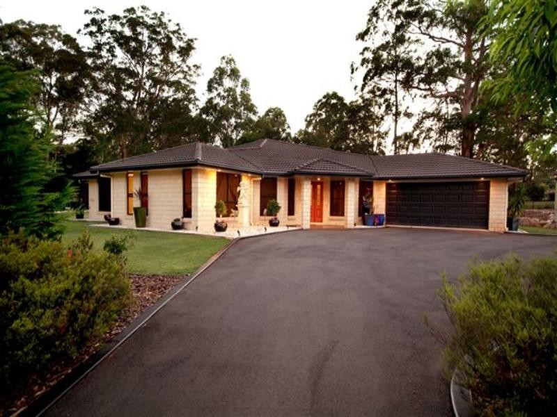 1 Leanne Court, Highfields QLD 4352