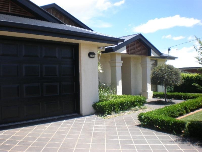 407 West Street, Kearneys Spring QLD 4350