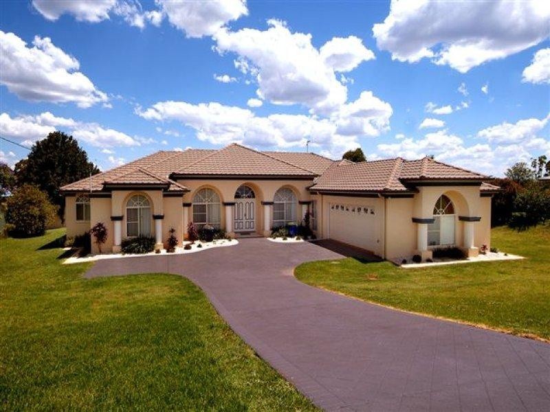 156 Nelson Street, Kearneys Spring QLD 4350