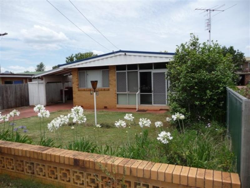 32 Warwick Street, Harristown QLD 4350