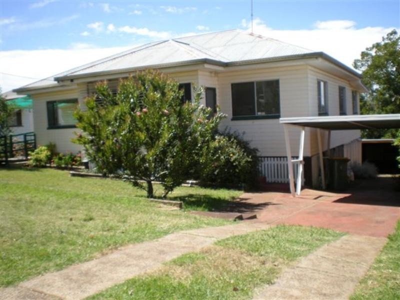 6 Donegal Street, Rockville QLD 4350