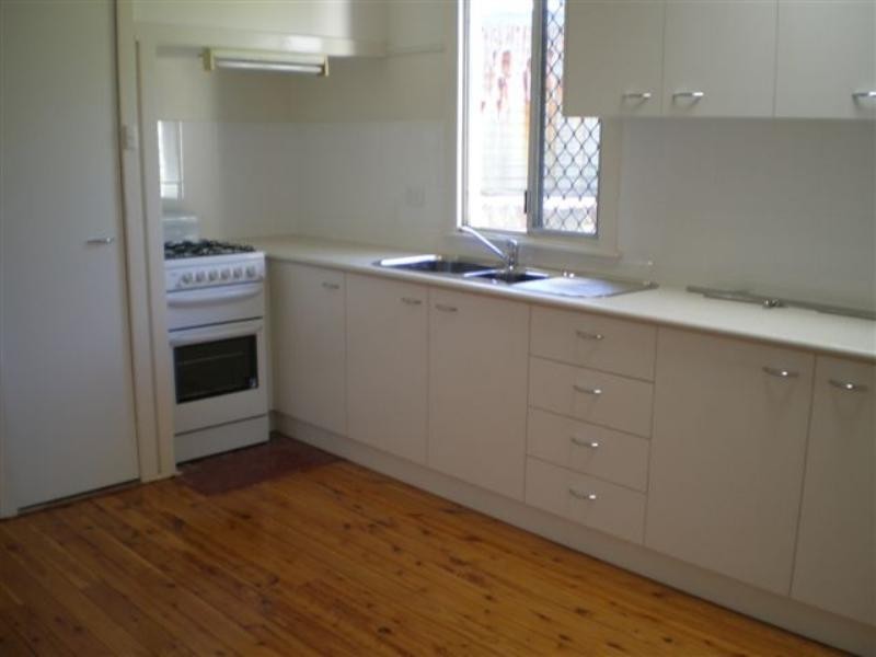 6 Donegal Street, Rockville QLD 4350