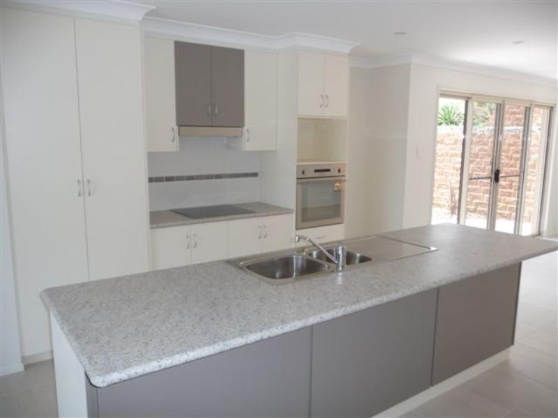 2/155 Handley Street, Darling Heights QLD 4350