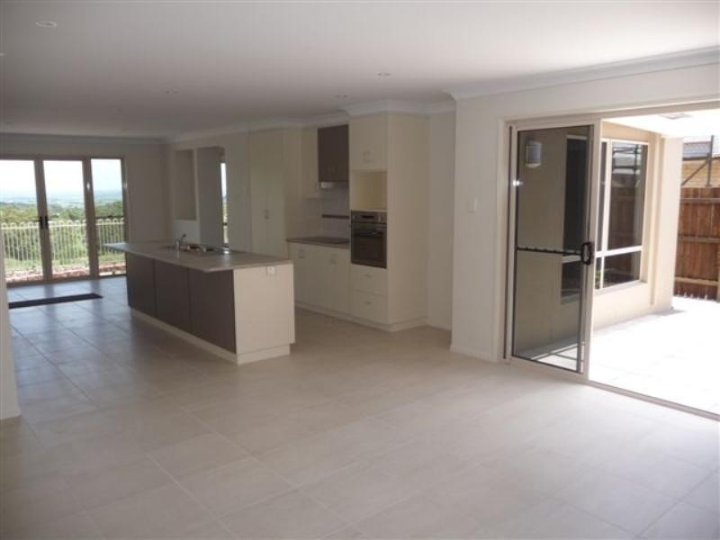 2/155 Handley Street, Darling Heights QLD 4350