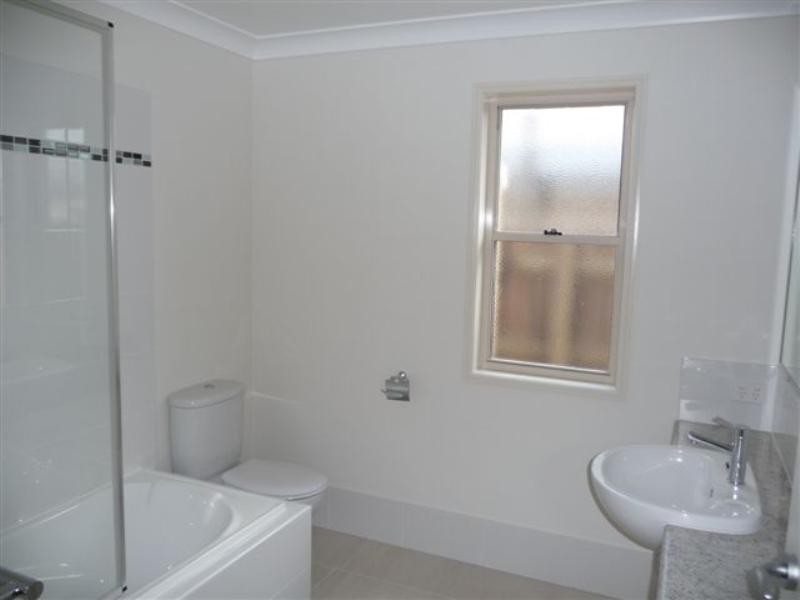 2/155 Handley Street, Darling Heights QLD 4350