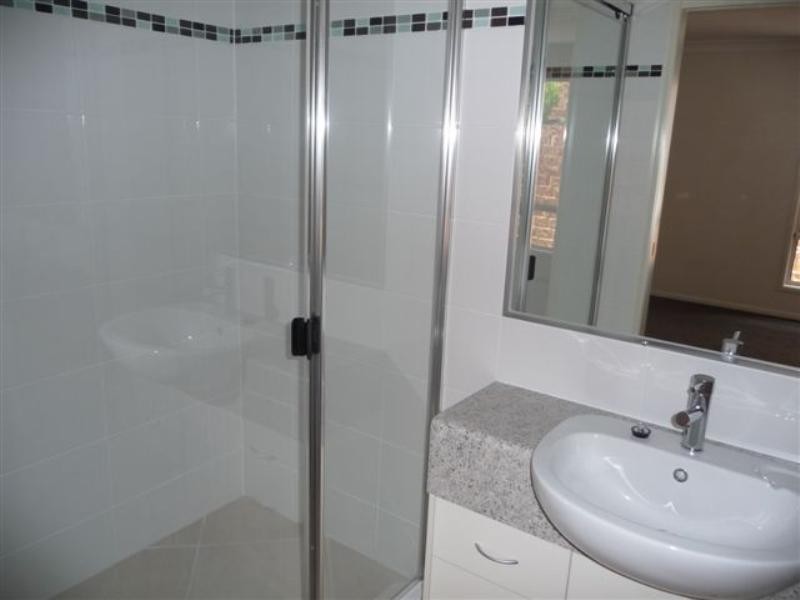 2/155 Handley Street, Darling Heights QLD 4350