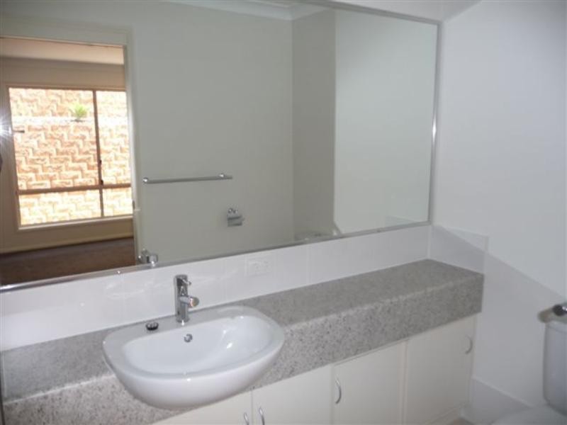 2/155 Handley Street, Darling Heights QLD 4350