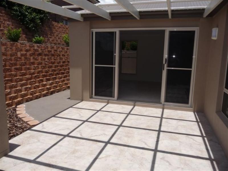 2/155 Handley Street, Darling Heights QLD 4350