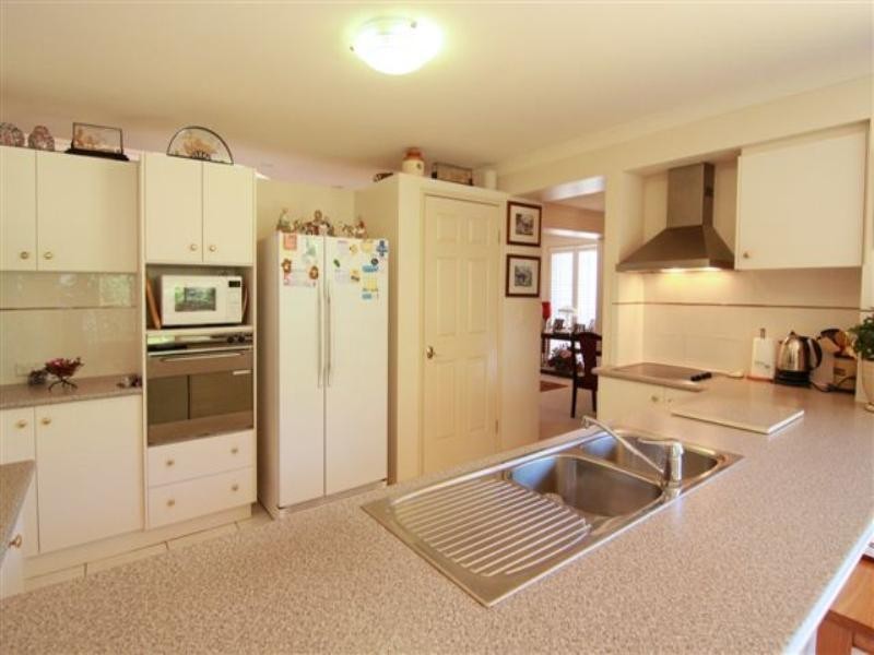 6 Woodlands Close, Middle Ridge QLD 4350