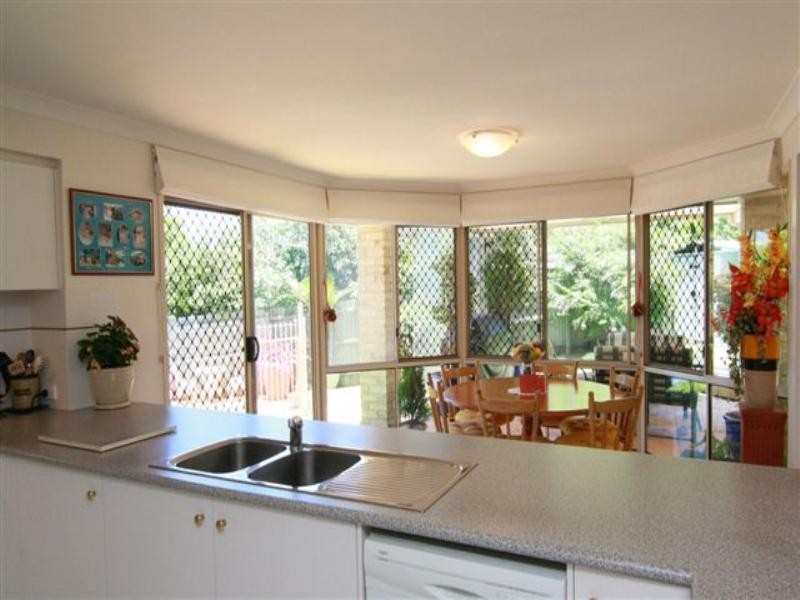 6 Woodlands Close, Middle Ridge QLD 4350