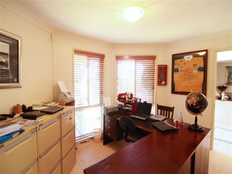 6 Woodlands Close, Middle Ridge QLD 4350